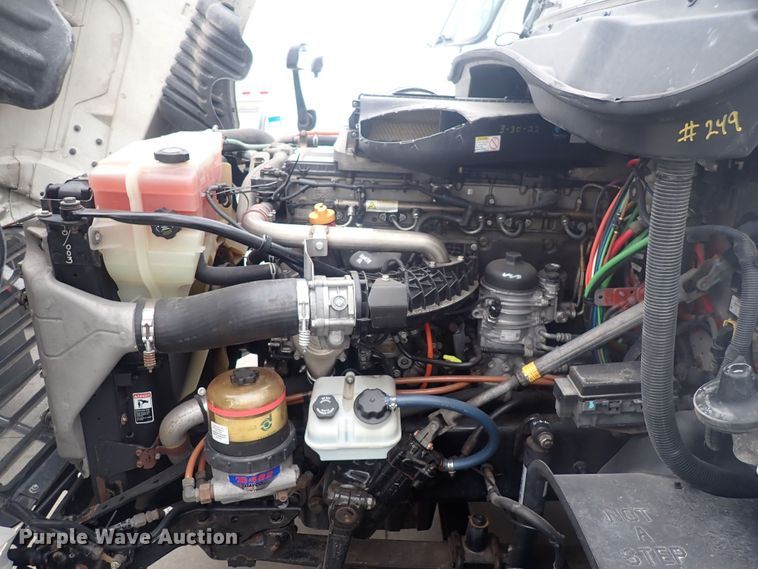 image for item DQ2975 2016 Freightliner Cascadia Evolution  semi truck