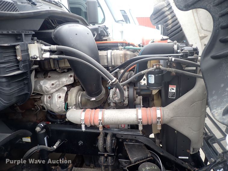 image for item DQ2975 2016 Freightliner Cascadia Evolution  semi truck