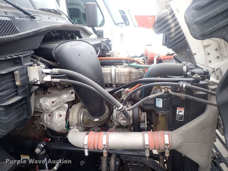 image for item DQ2975 2016 Freightliner Cascadia Evolution  semi truck