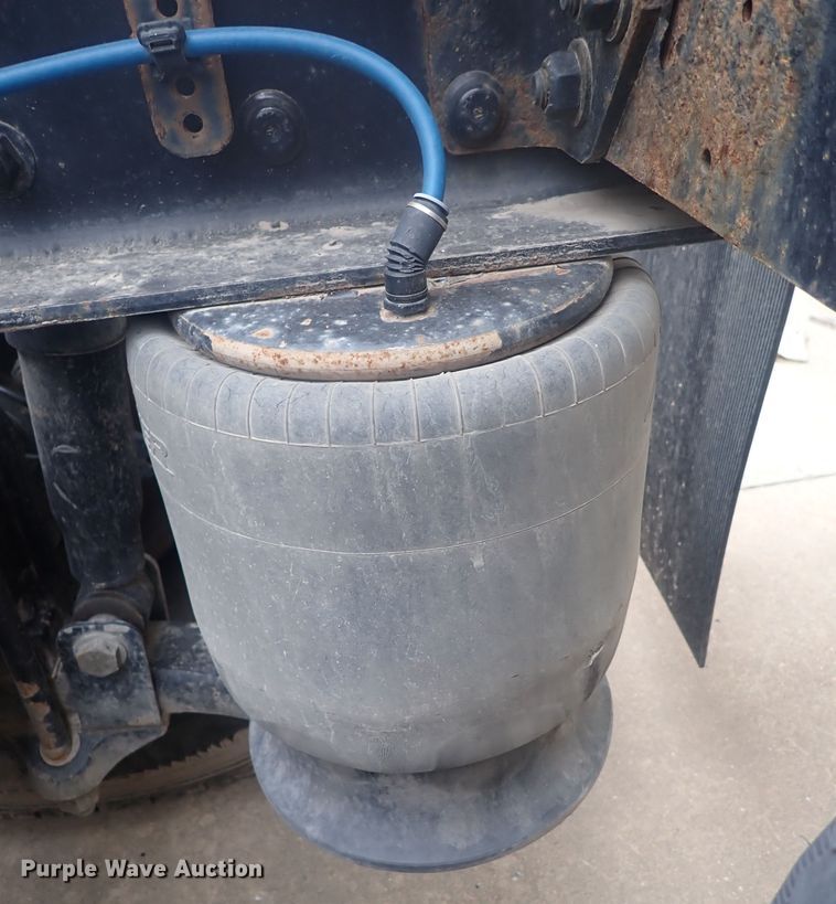 image for item DQ2975 2016 Freightliner Cascadia Evolution  semi truck