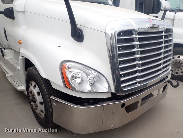 image for item DQ2975 2016 Freightliner Cascadia Evolution  semi truck