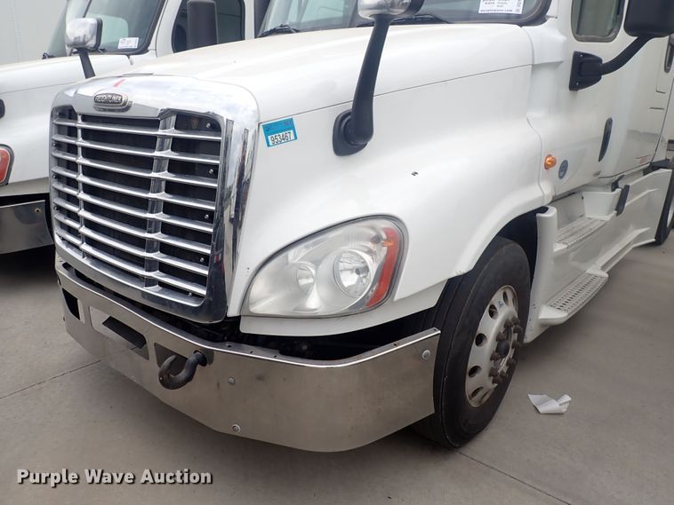 image for item DQ2975 2016 Freightliner Cascadia Evolution  semi truck