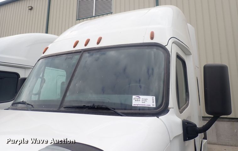 image for item DQ2975 2016 Freightliner Cascadia Evolution  semi truck