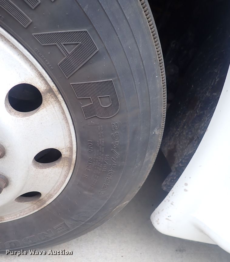 image for item DQ2975 2016 Freightliner Cascadia Evolution  semi truck