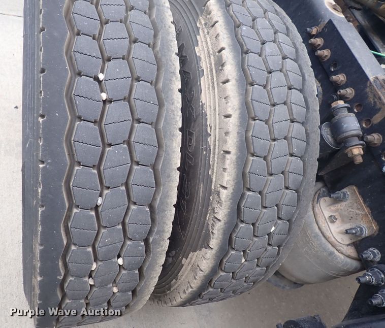 image for item DQ2975 2016 Freightliner Cascadia Evolution  semi truck