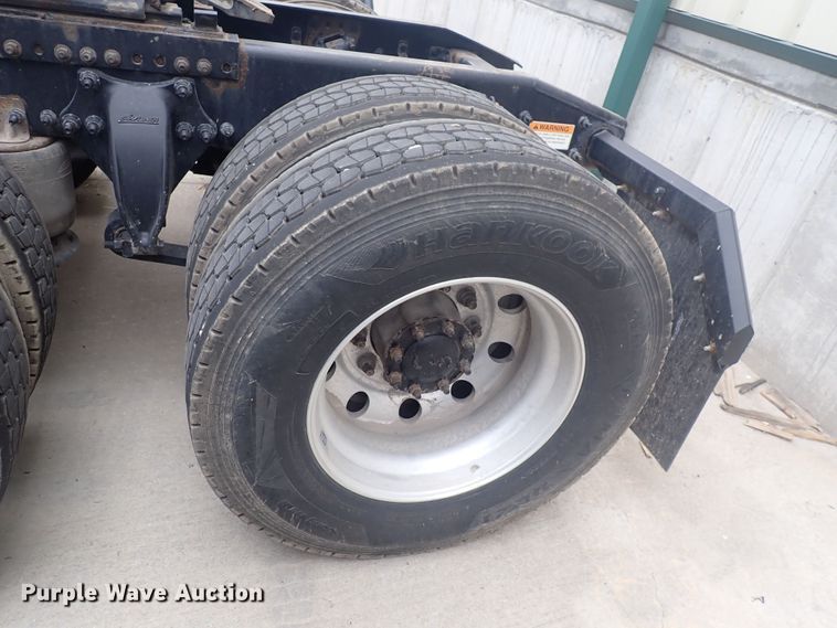 image for item DQ2975 2016 Freightliner Cascadia Evolution  semi truck