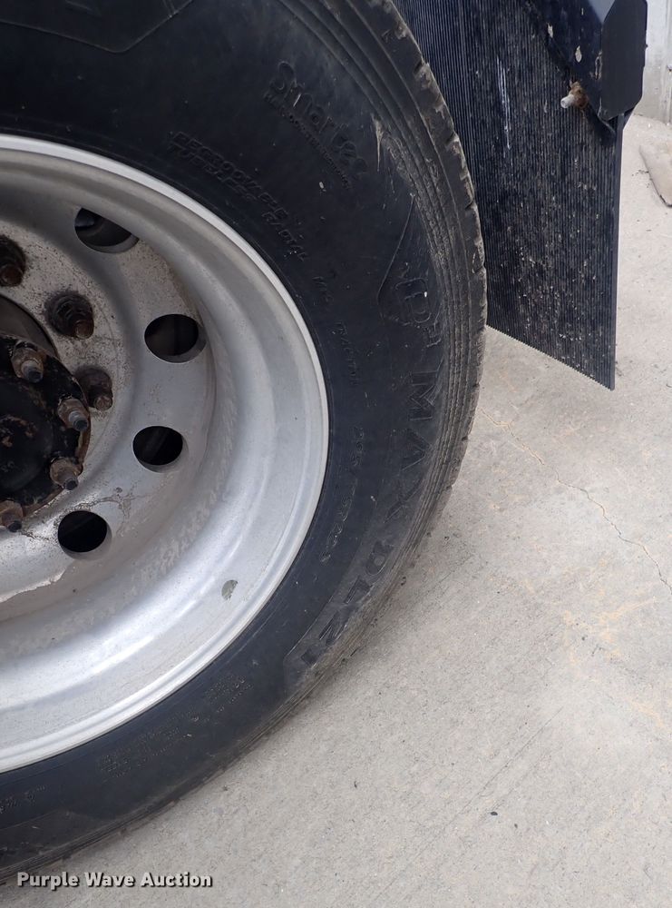 image for item DQ2975 2016 Freightliner Cascadia Evolution  semi truck