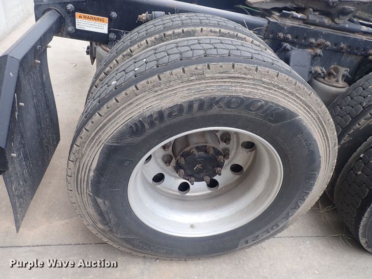 image for item DQ2975 2016 Freightliner Cascadia Evolution  semi truck