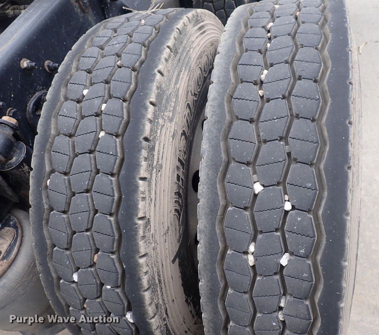 image for item DQ2975 2016 Freightliner Cascadia Evolution  semi truck