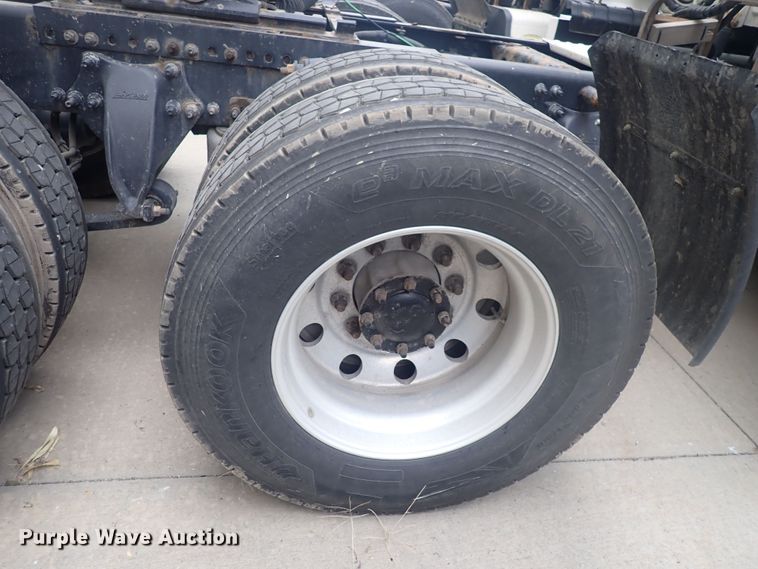 image for item DQ2975 2016 Freightliner Cascadia Evolution  semi truck