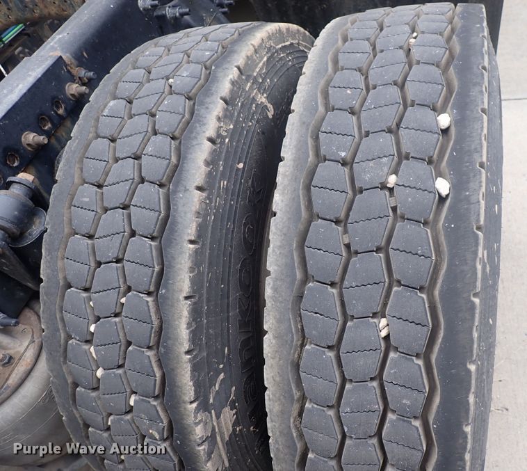 image for item DQ2975 2016 Freightliner Cascadia Evolution  semi truck