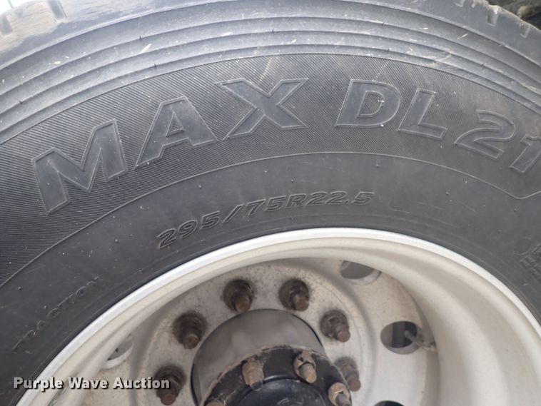 image for item DQ2975 2016 Freightliner Cascadia Evolution  semi truck