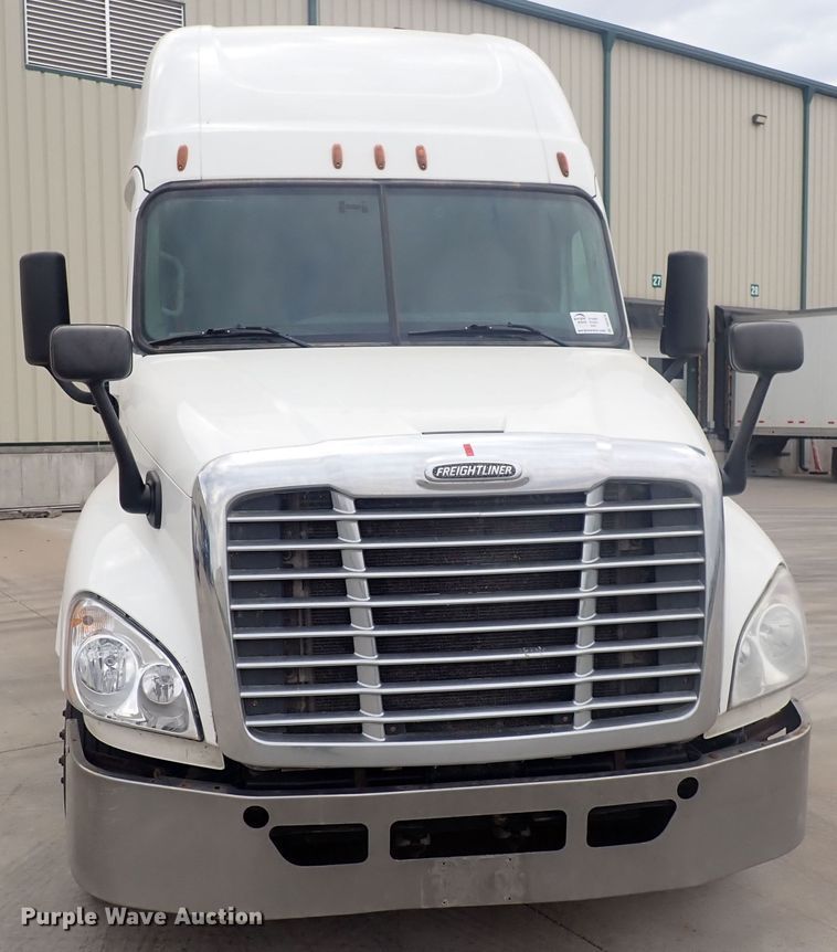 image for item DQ2976 2016 Freightliner Cascadia Evolution  semi truck