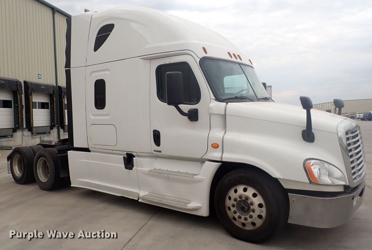 image for item DQ2976 2016 Freightliner Cascadia Evolution  semi truck