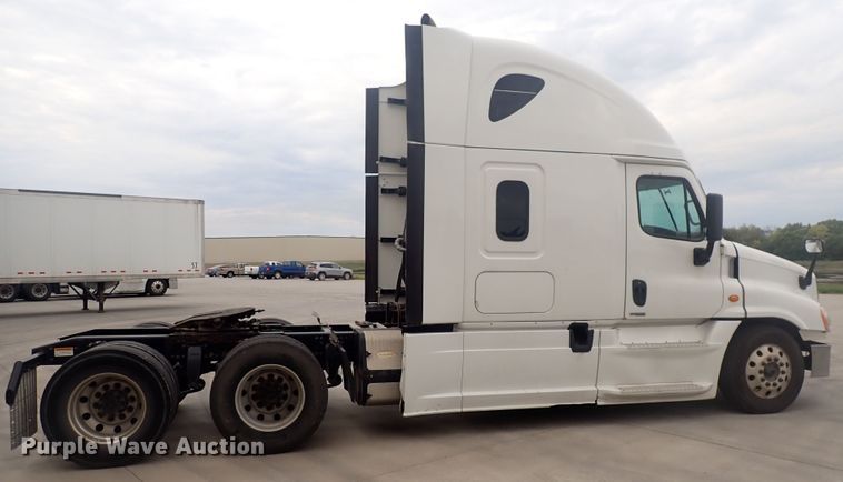 image for item DQ2976 2016 Freightliner Cascadia Evolution  semi truck