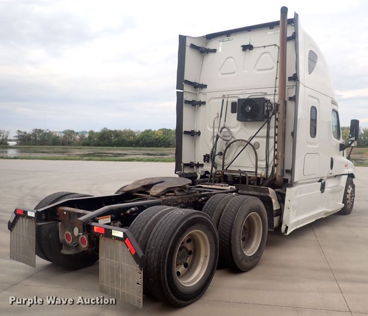 image for item DQ2976 2016 Freightliner Cascadia Evolution  semi truck