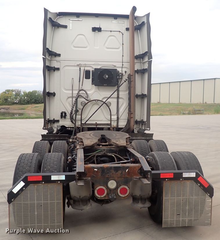 image for item DQ2976 2016 Freightliner Cascadia Evolution  semi truck