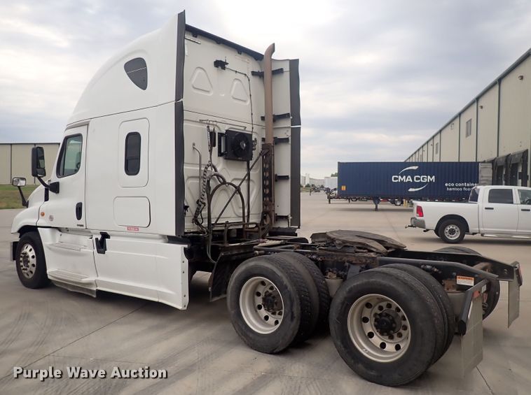 image for item DQ2976 2016 Freightliner Cascadia Evolution  semi truck