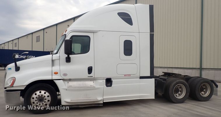 image for item DQ2976 2016 Freightliner Cascadia Evolution  semi truck