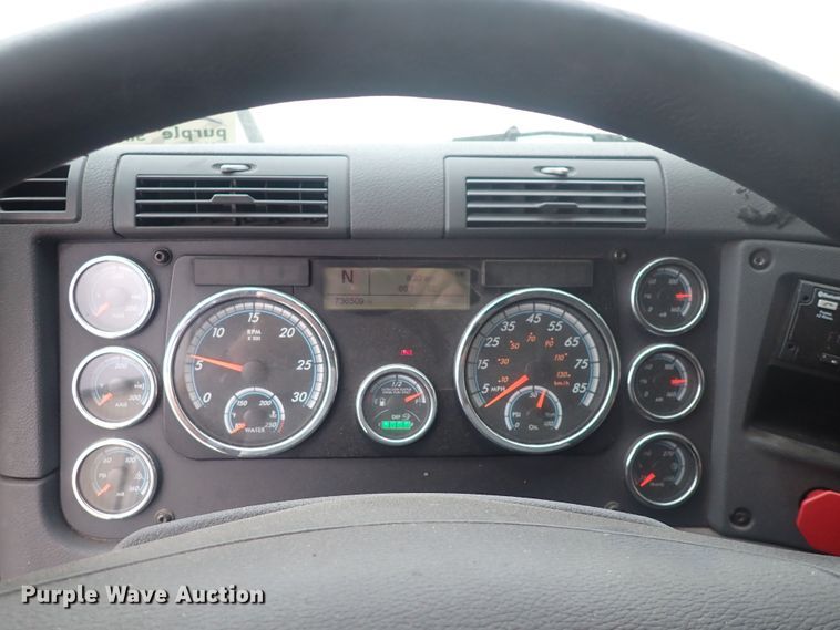 image for item DQ2976 2016 Freightliner Cascadia Evolution  semi truck