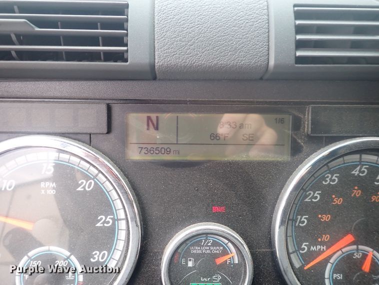 image for item DQ2976 2016 Freightliner Cascadia Evolution  semi truck