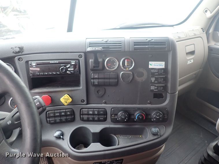 image for item DQ2976 2016 Freightliner Cascadia Evolution  semi truck