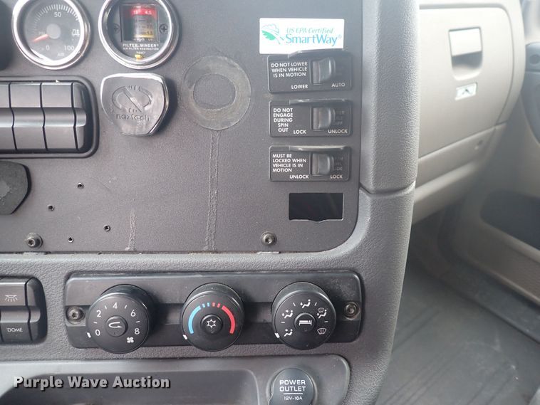 image for item DQ2976 2016 Freightliner Cascadia Evolution  semi truck