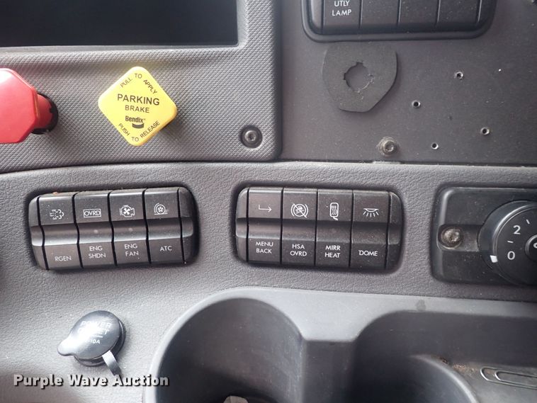 image for item DQ2976 2016 Freightliner Cascadia Evolution  semi truck