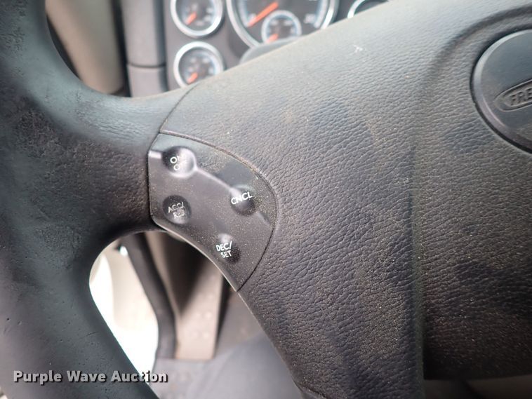 image for item DQ2976 2016 Freightliner Cascadia Evolution  semi truck