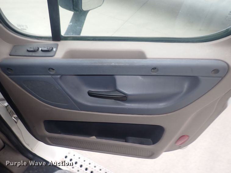 image for item DQ2976 2016 Freightliner Cascadia Evolution  semi truck