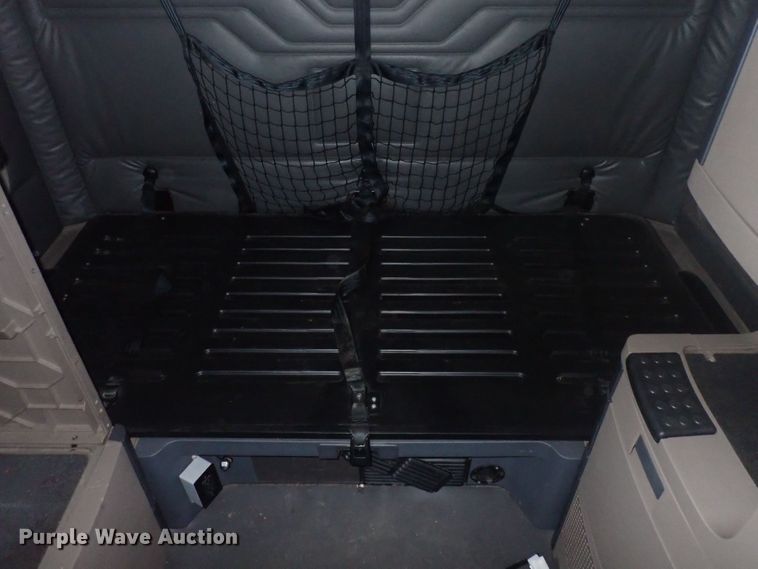 image for item DQ2976 2016 Freightliner Cascadia Evolution  semi truck