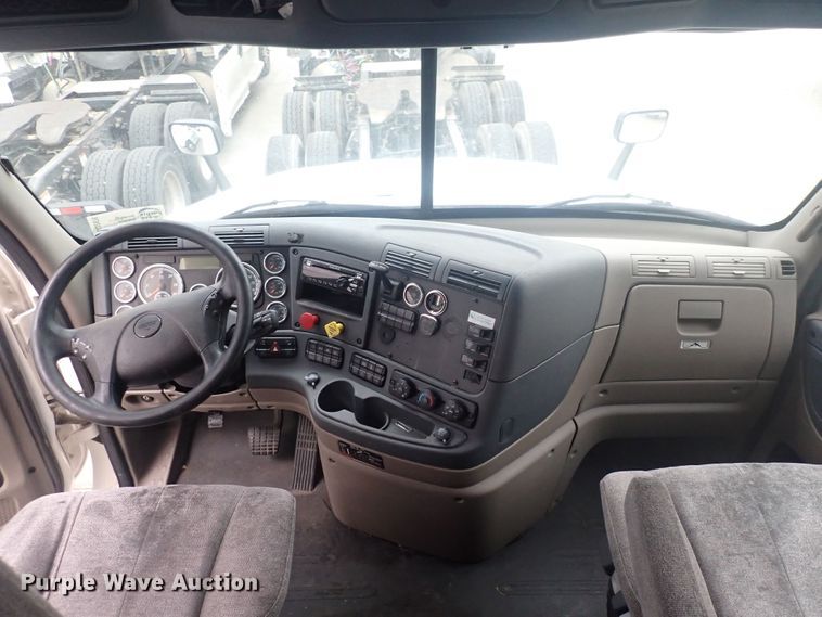 image for item DQ2976 2016 Freightliner Cascadia Evolution  semi truck