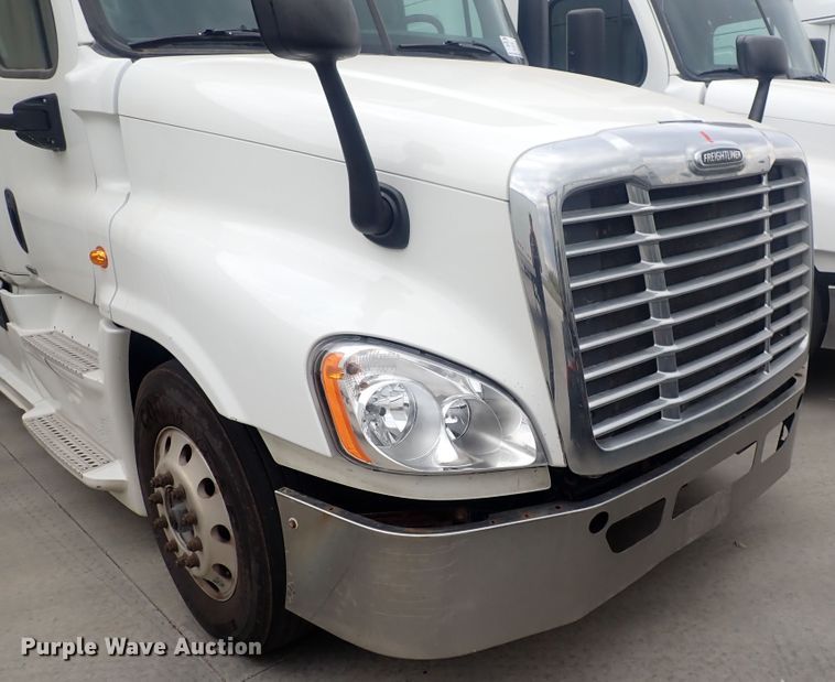 image for item DQ2976 2016 Freightliner Cascadia Evolution  semi truck
