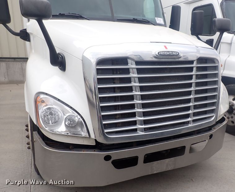 image for item DQ2976 2016 Freightliner Cascadia Evolution  semi truck