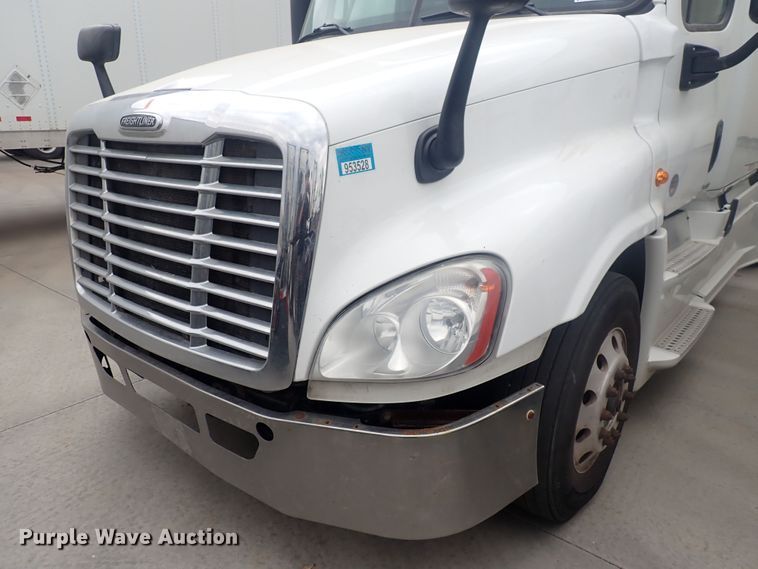 image for item DQ2976 2016 Freightliner Cascadia Evolution  semi truck