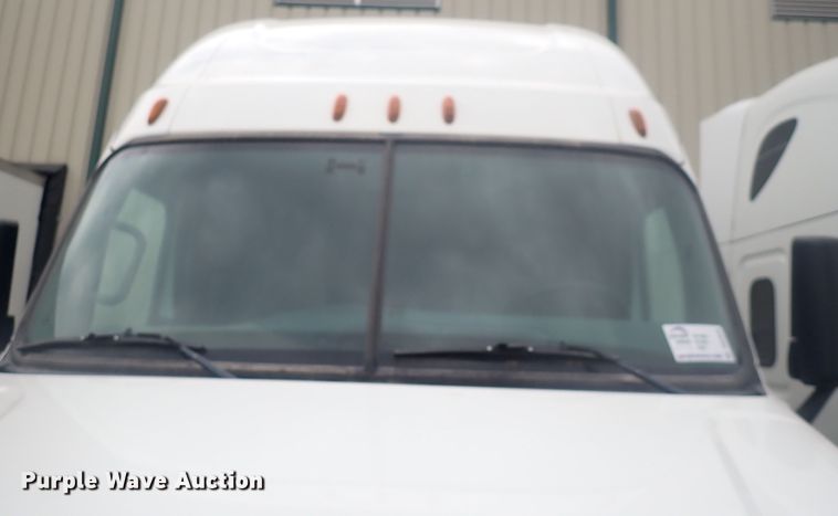 image for item DQ2976 2016 Freightliner Cascadia Evolution  semi truck