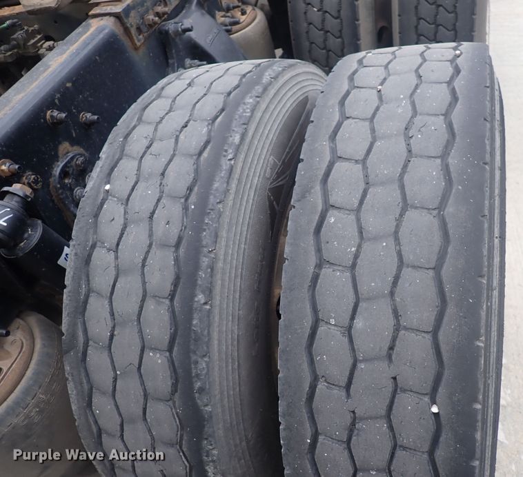 image for item DQ2976 2016 Freightliner Cascadia Evolution  semi truck