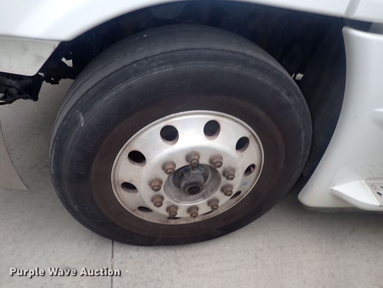 image for item DQ2976 2016 Freightliner Cascadia Evolution  semi truck