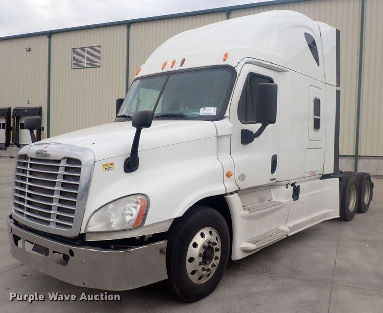 image for item DQ2977 2014 Freightliner Cascadia Evolution  semi truck