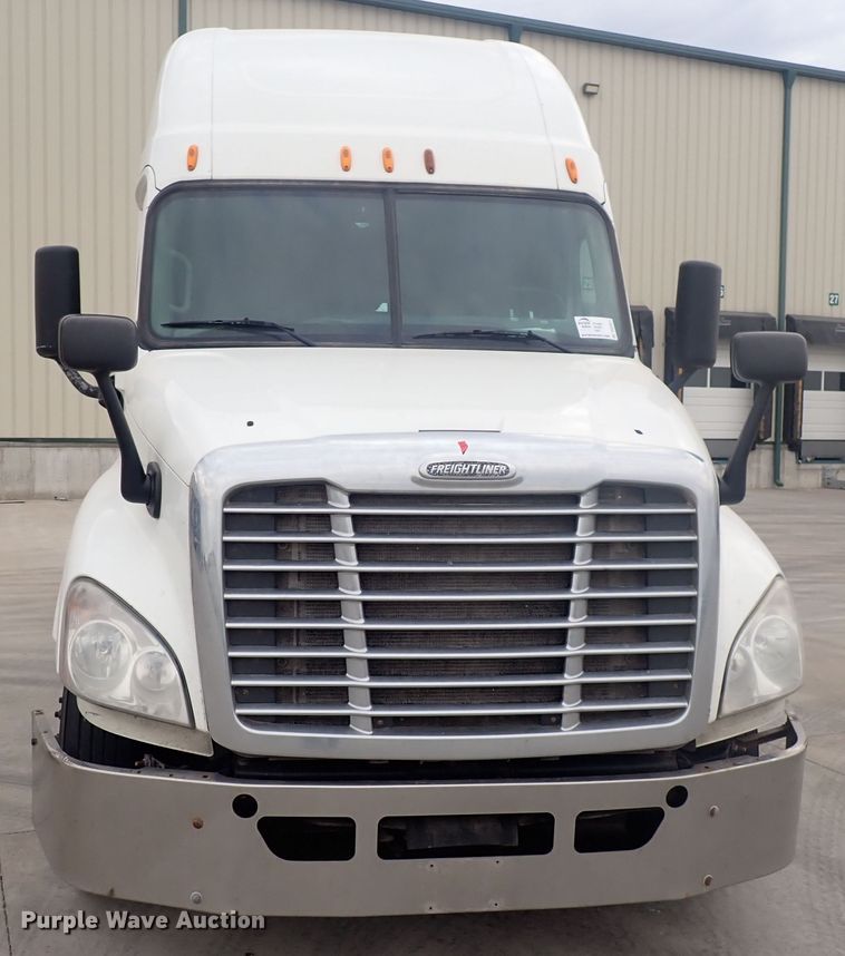 image for item DQ2977 2014 Freightliner Cascadia Evolution  semi truck