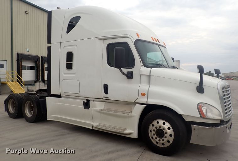 image for item DQ2977 2014 Freightliner Cascadia Evolution  semi truck