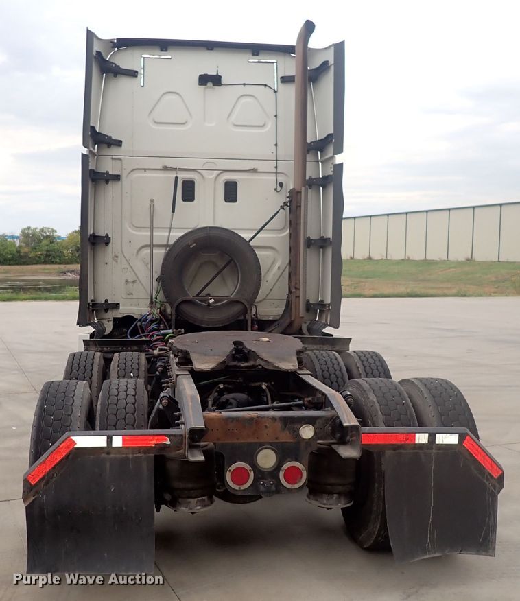 image for item DQ2977 2014 Freightliner Cascadia Evolution  semi truck