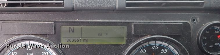 image for item DQ2977 2014 Freightliner Cascadia Evolution  semi truck