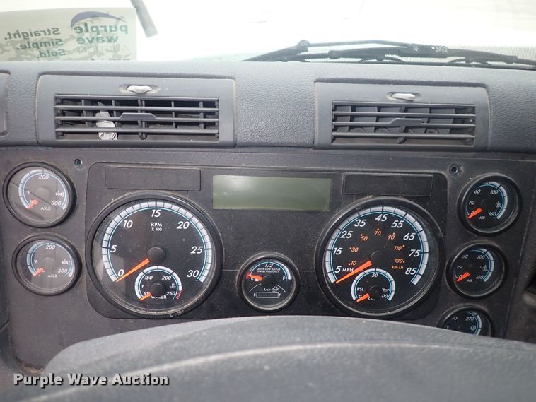 image for item DQ2977 2014 Freightliner Cascadia Evolution  semi truck