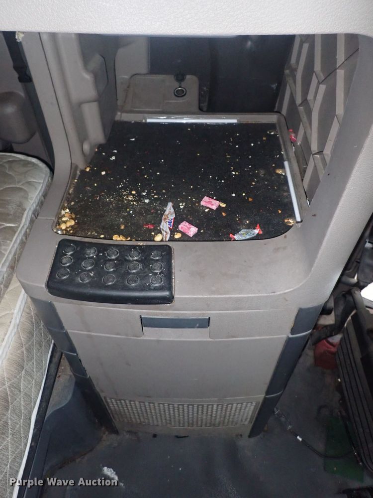 image for item DQ2977 2014 Freightliner Cascadia Evolution  semi truck