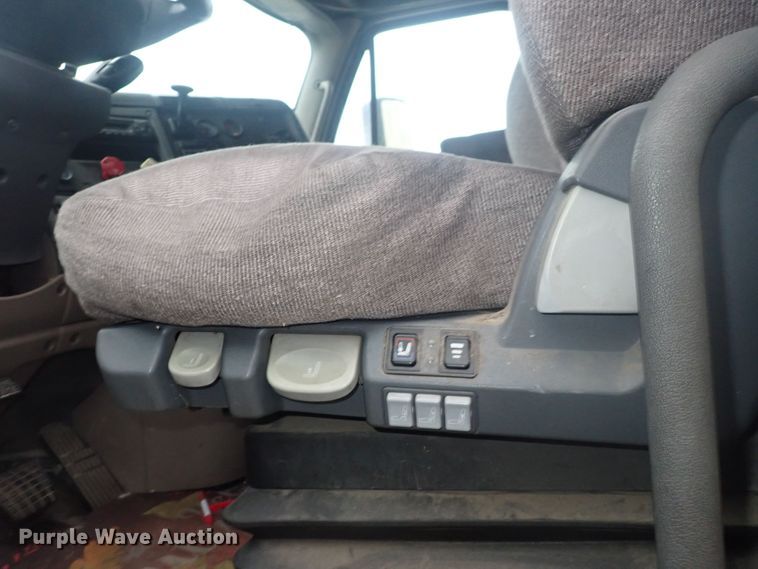 image for item DQ2977 2014 Freightliner Cascadia Evolution  semi truck