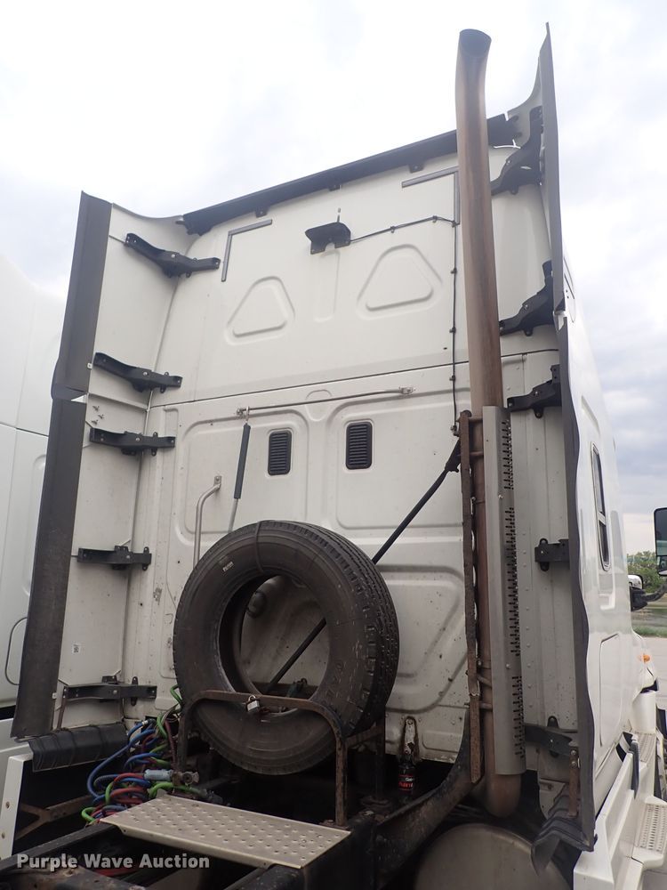 image for item DQ2977 2014 Freightliner Cascadia Evolution  semi truck