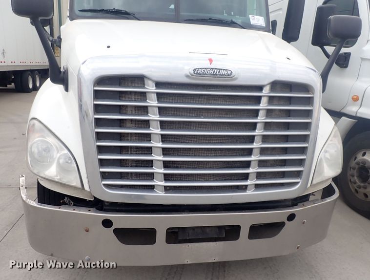 image for item DQ2977 2014 Freightliner Cascadia Evolution  semi truck