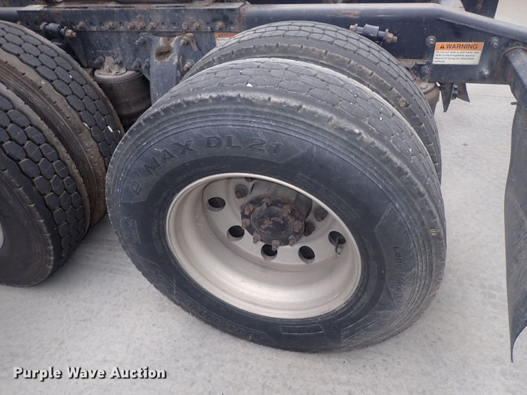 image for item DQ2977 2014 Freightliner Cascadia Evolution  semi truck