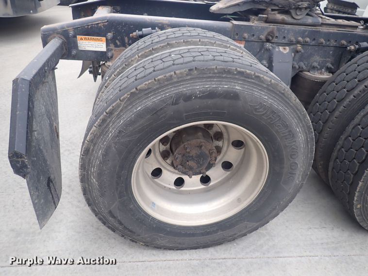 image for item DQ2977 2014 Freightliner Cascadia Evolution  semi truck